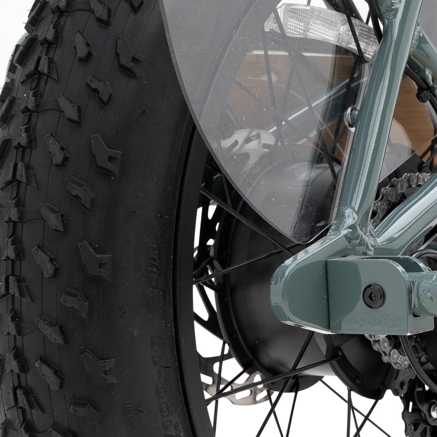 750W rear hub motor and 7-speed drivetrain with transparent fender guards